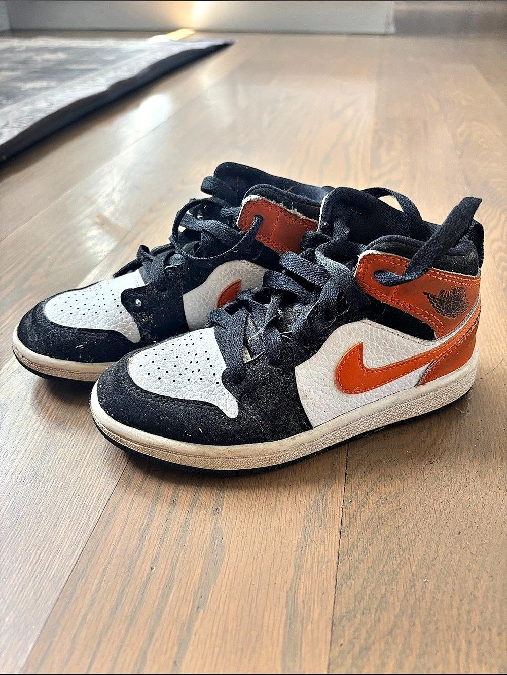 Jordan Air Jordan 1 Mid SE Toddler High-Top Sneakers Black & Orange